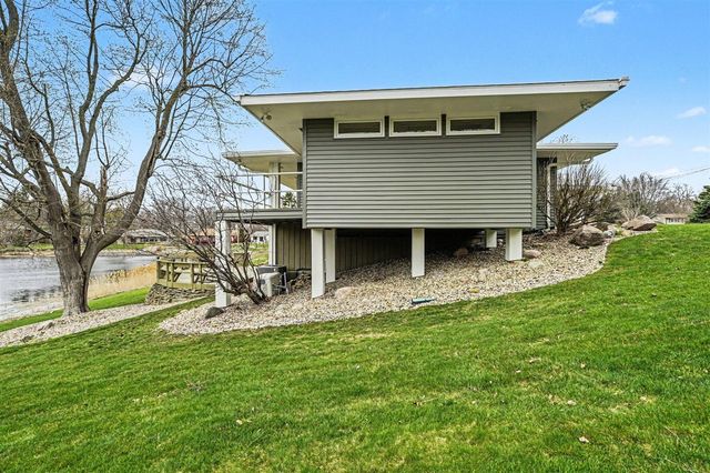 1134 S Lakeside Drive, Battle Creek, MI 49015