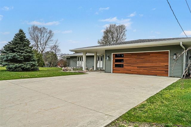 1134 S Lakeside Drive, Battle Creek, MI 49015