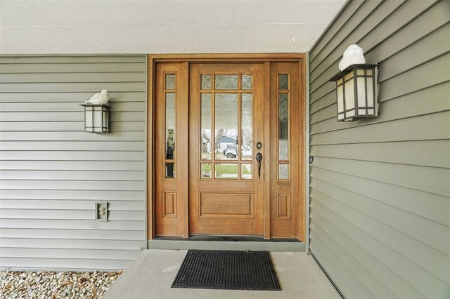 1134 S Lakeside Drive, Battle Creek, MI 49015