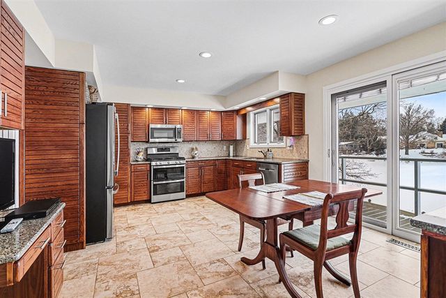 1134 S Lakeside Drive, Battle Creek, MI 49015