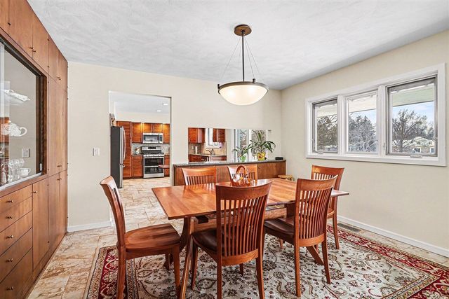 1134 S Lakeside Drive, Battle Creek, MI 49015