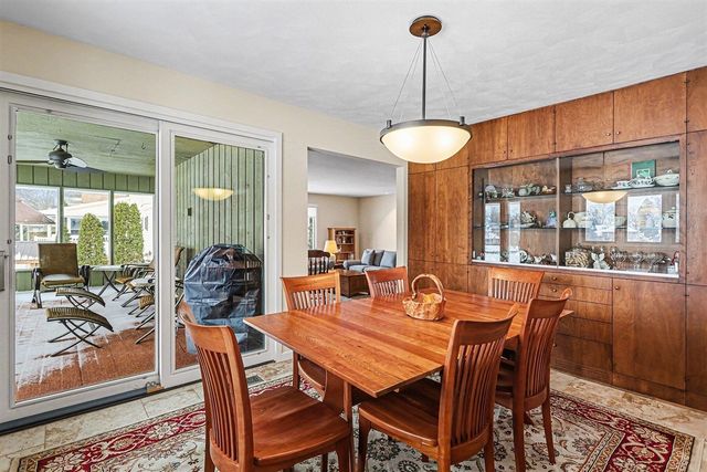 1134 S Lakeside Drive, Battle Creek, MI 49015