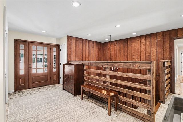 1134 S Lakeside Drive, Battle Creek, MI 49015