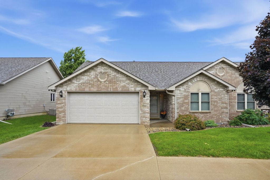1013 10th Street 0, De Witt, IA 52742