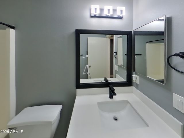 8610 W ECHO Lane, Peoria, AZ 85345