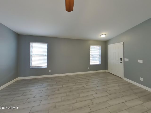 8610 W ECHO Lane, Peoria, AZ 85345