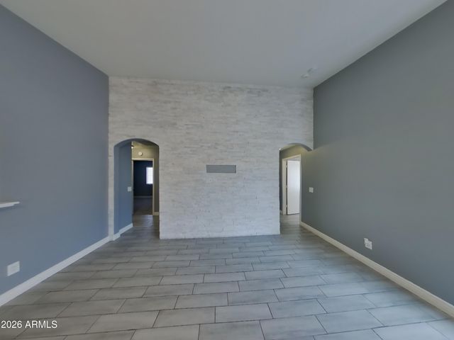 8610 W ECHO Lane, Peoria, AZ 85345