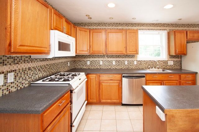 83 Ernest Ave, Worcester, MA 01604