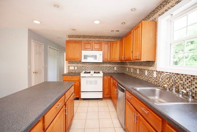 83 Ernest Ave, Worcester, MA 01604