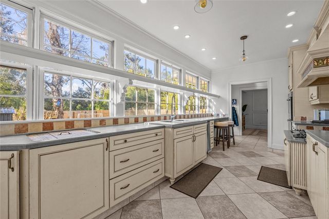 24121 W US HIGHWAY 27, High Springs, FL 32643