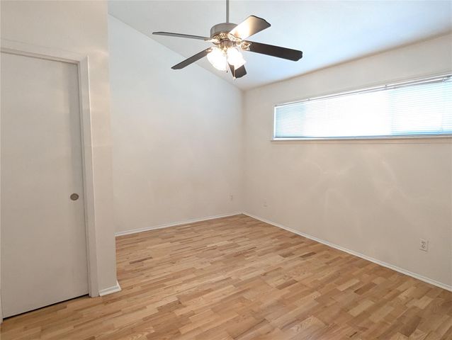 1818 S Lakeshore DR 7, Austin, TX 78741