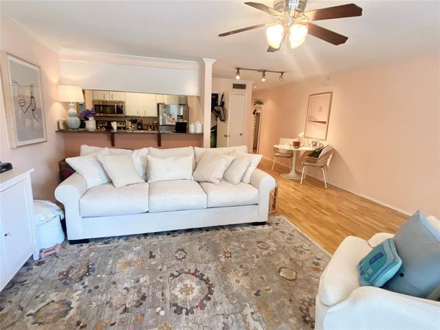 1818 S Lakeshore DR 7, Austin, TX 78741