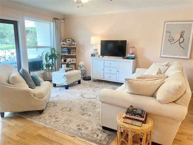 1818 S Lakeshore DR 7, Austin, TX 78741