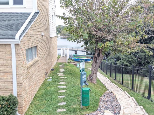 1818 S Lakeshore DR 7, Austin, TX 78741