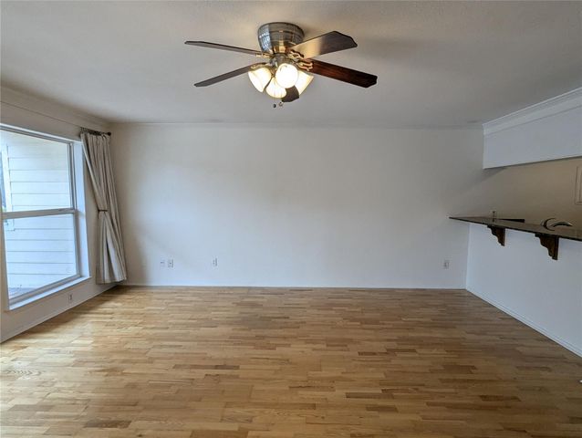 1818 S Lakeshore DR 7, Austin, TX 78741