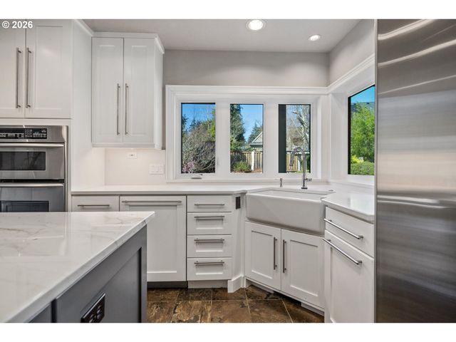21473 ROSEPARK Ct, West Linn, OR 97068