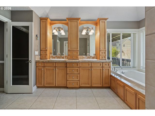 21473 ROSEPARK Ct, West Linn, OR 97068