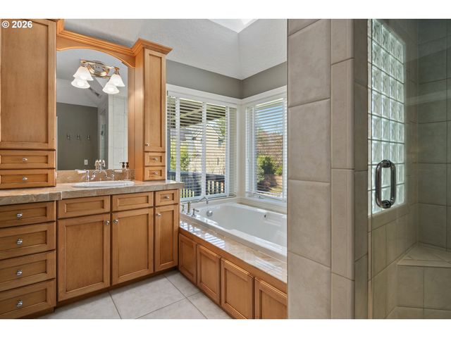 21473 ROSEPARK Ct, West Linn, OR 97068