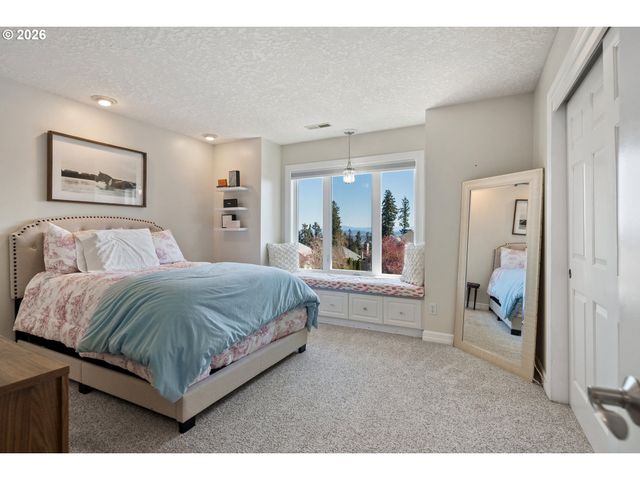 21473 ROSEPARK Ct, West Linn, OR 97068