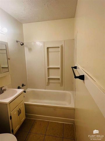 748 W 1st Street, Junction City, KS 66441