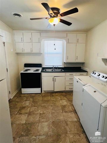 748 W 1st Street, Junction City, KS 66441