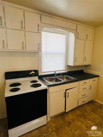 748 W 1st Street, Junction City, KS 66441