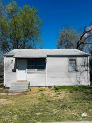 748 W 1st Street, Junction City, KS 66441