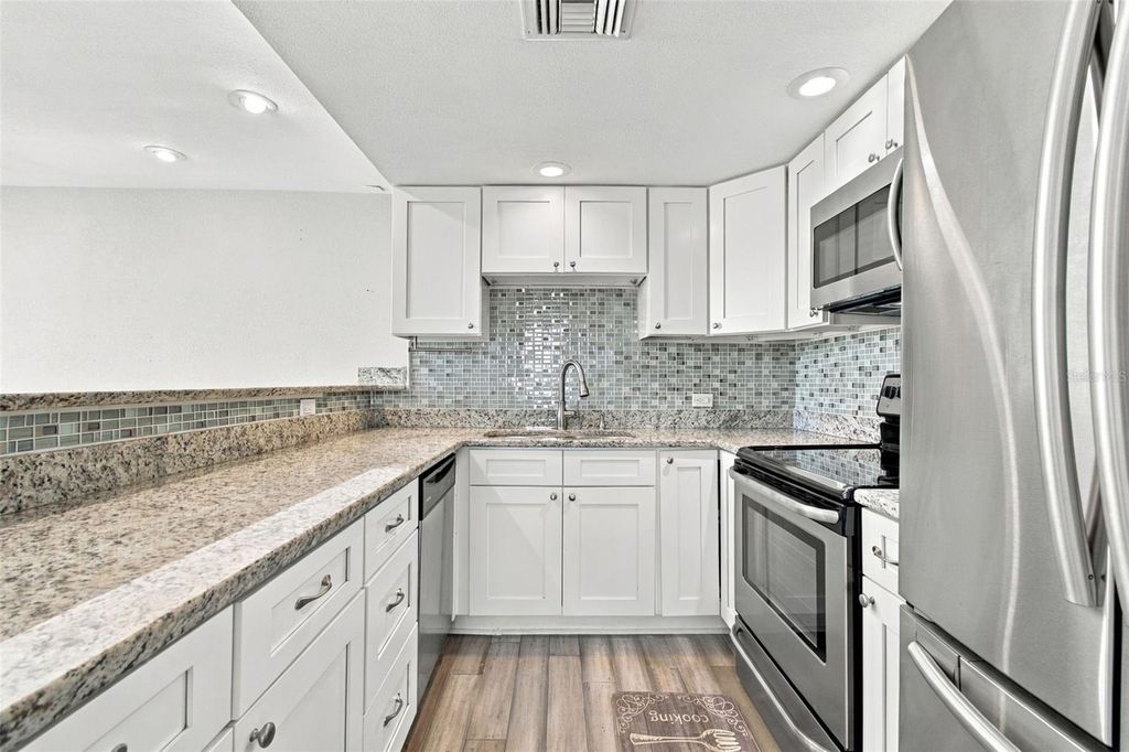 Image 5 of property listing at 4015 BAYSHORE BOULEVARD 15F, Tampa, FL 33611