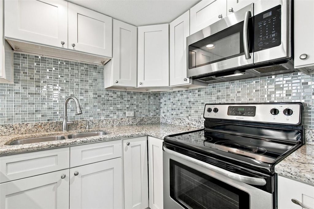 Image 6 of property listing at 4015 BAYSHORE BOULEVARD 15F, Tampa, FL 33611