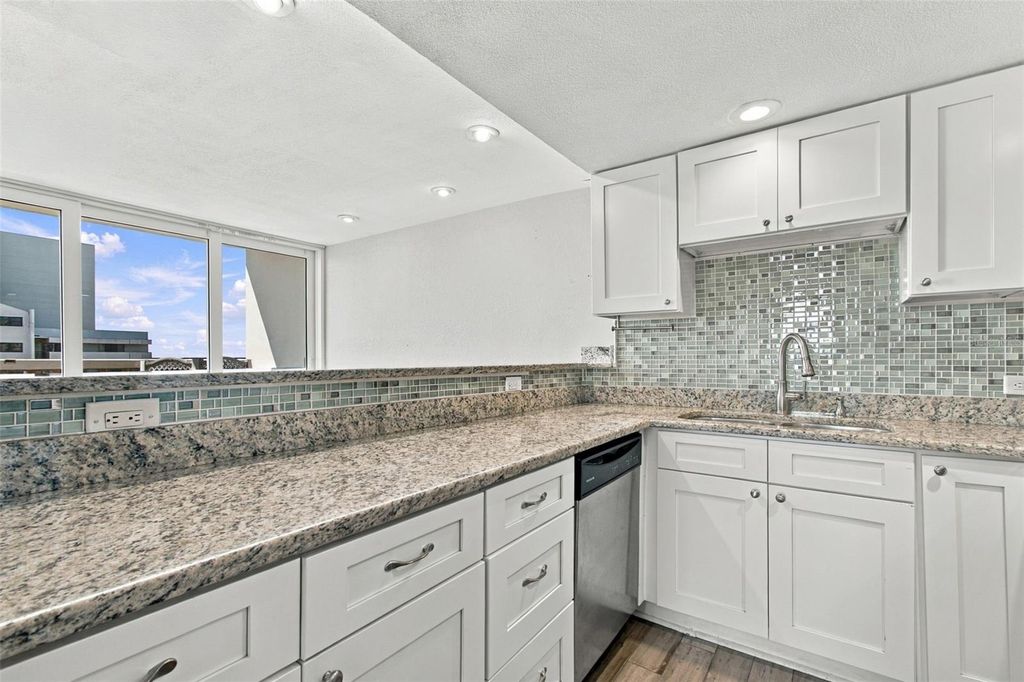Image 7 of property listing at 4015 BAYSHORE BOULEVARD 15F, Tampa, FL 33611
