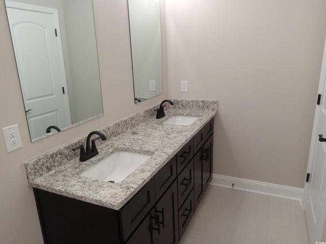 525 Vineland Dr, Whiteville, NC 28472