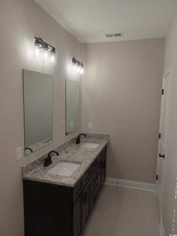 525 Vineland Dr, Whiteville, NC 28472