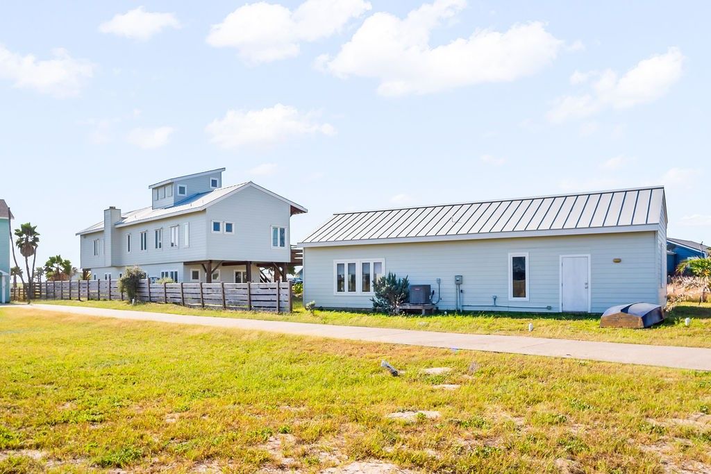 127 Twelfth St, Port Aransas, TX 78373 — exterior