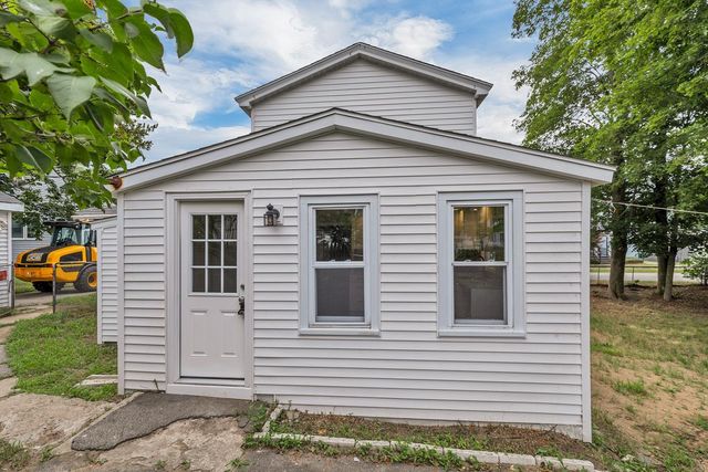 31 Jackson Street, Rochester, NH 03867