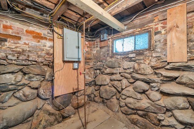 31 Jackson Street, Rochester, NH 03867