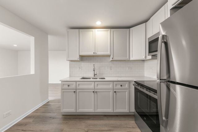 151 N Kenilworth Avenue 4G, Oak Park, IL 60301