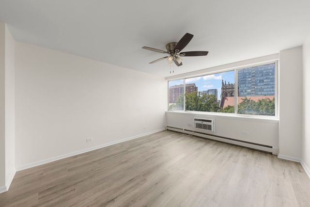 151 N Kenilworth Avenue 4G, Oak Park, IL 60301