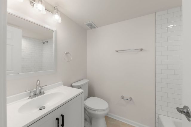 151 N Kenilworth Avenue 4G, Oak Park, IL 60301