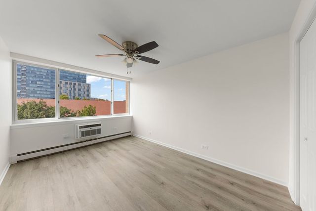 151 N Kenilworth Avenue 4G, Oak Park, IL 60301