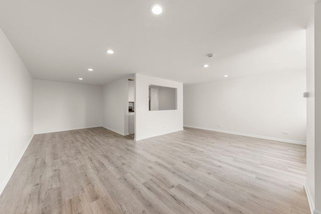 151 N Kenilworth Avenue 4G, Oak Park, IL 60301