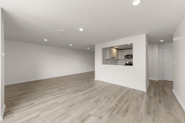 151 N Kenilworth Avenue 4G, Oak Park, IL 60301