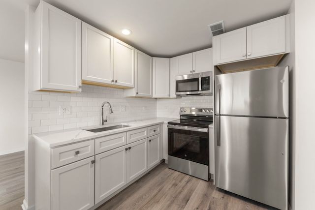 151 N Kenilworth Avenue 4G, Oak Park, IL 60301