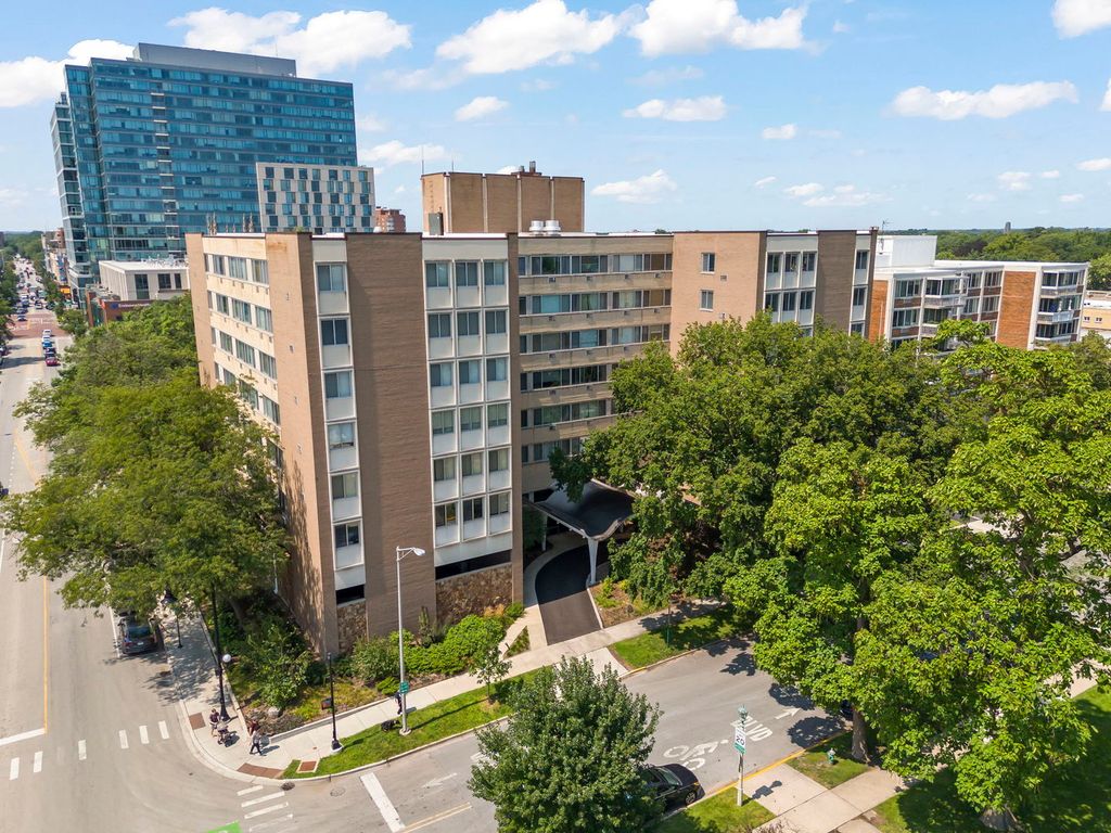 151 N Kenilworth Avenue 4G, Oak Park, IL 60301