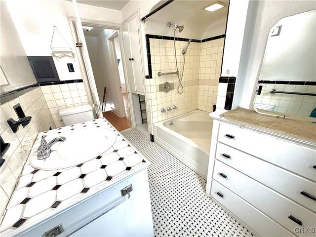 1128 Westcott Street, Syracuse, NY 13210