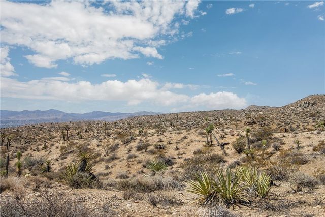 5280 Hilton Avenue, Yucca Valley, CA 92284