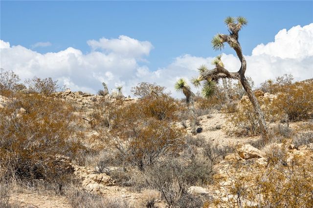 5280 Hilton Avenue, Yucca Valley, CA 92284