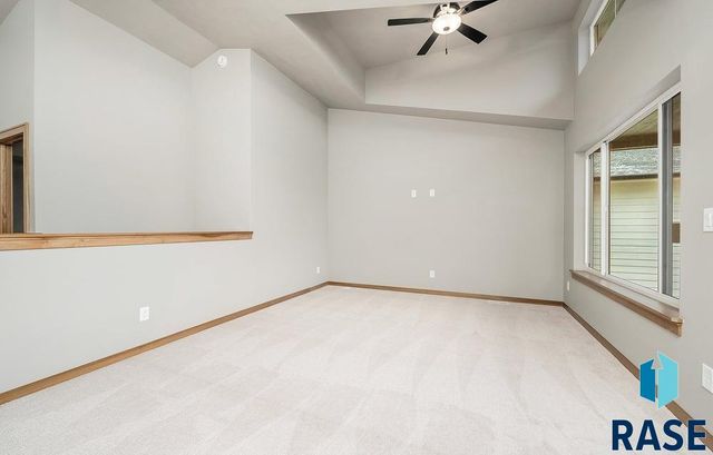 5504 E Brennan Dr Drive, Sioux Falls, SD 57110