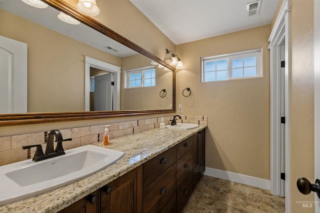 3742 S Stockenham Ave, Meridian, ID 83642