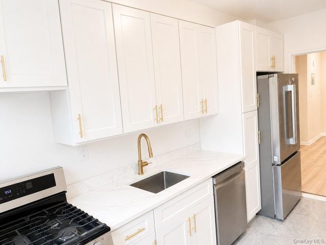 28-02 Parsons Blvd 1E, Flushing, NY 11354