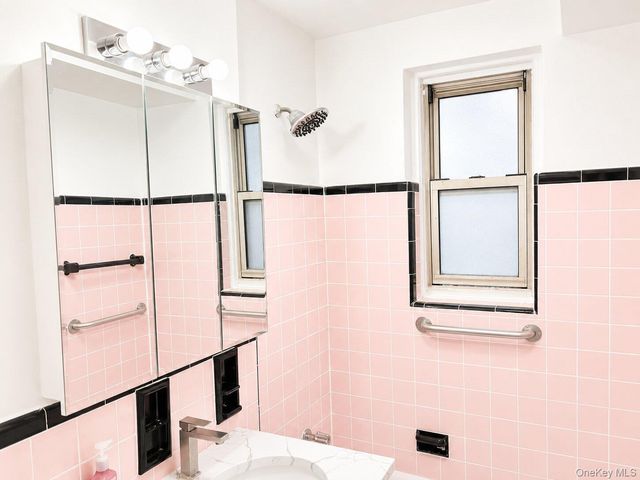 28-02 Parsons Blvd 1E, Flushing, NY 11354